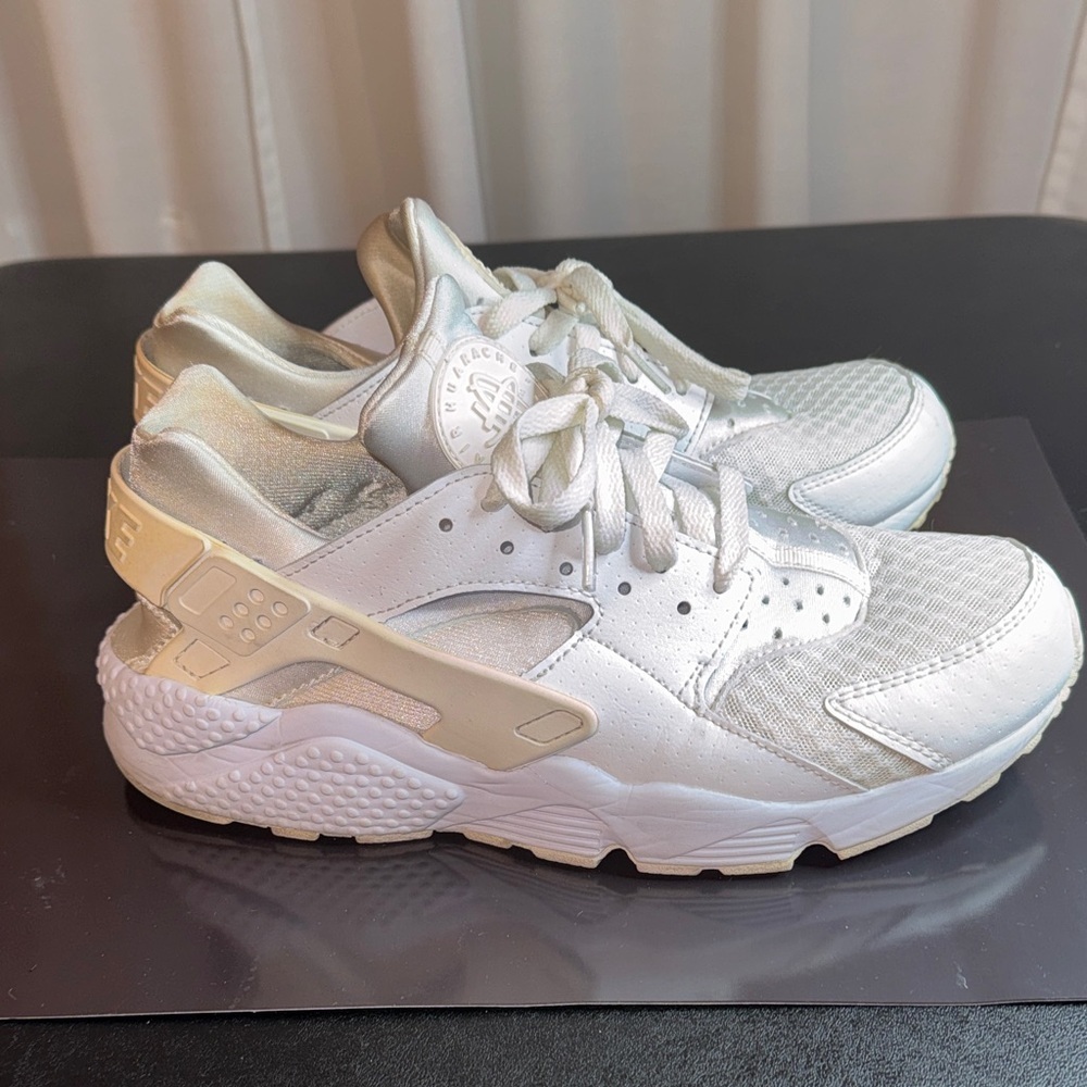 Nike Air Huarache Triple White Sneakers All White Low Top Running Shoes Size 9.5 - Picture 5 of 9